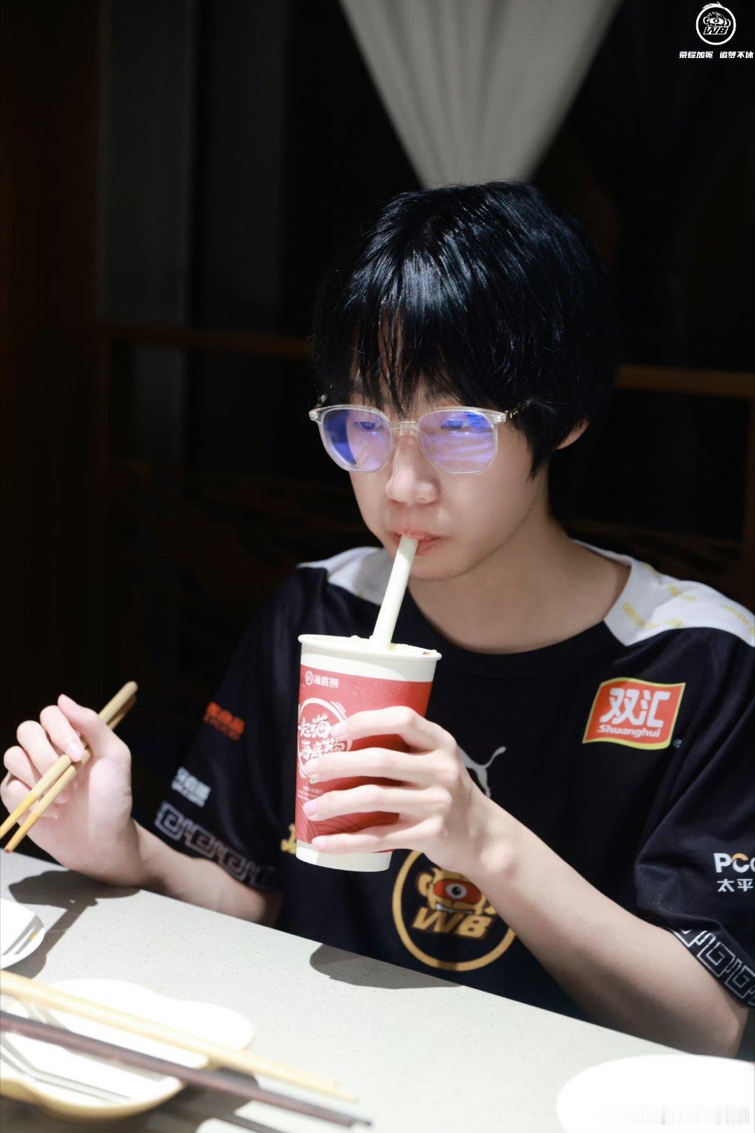 #WB吃夜宵被海底捞硬控了#不是这个幸运儿真的不能是我吗？WB请7月份过生日的粉