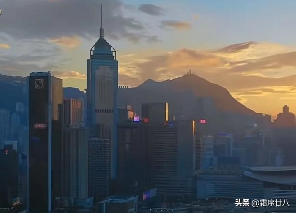 波斯湾的炮火，彻底撕碎了迪拜“全球财富避风港”的幻象。短短半个月，当地房价大跌、