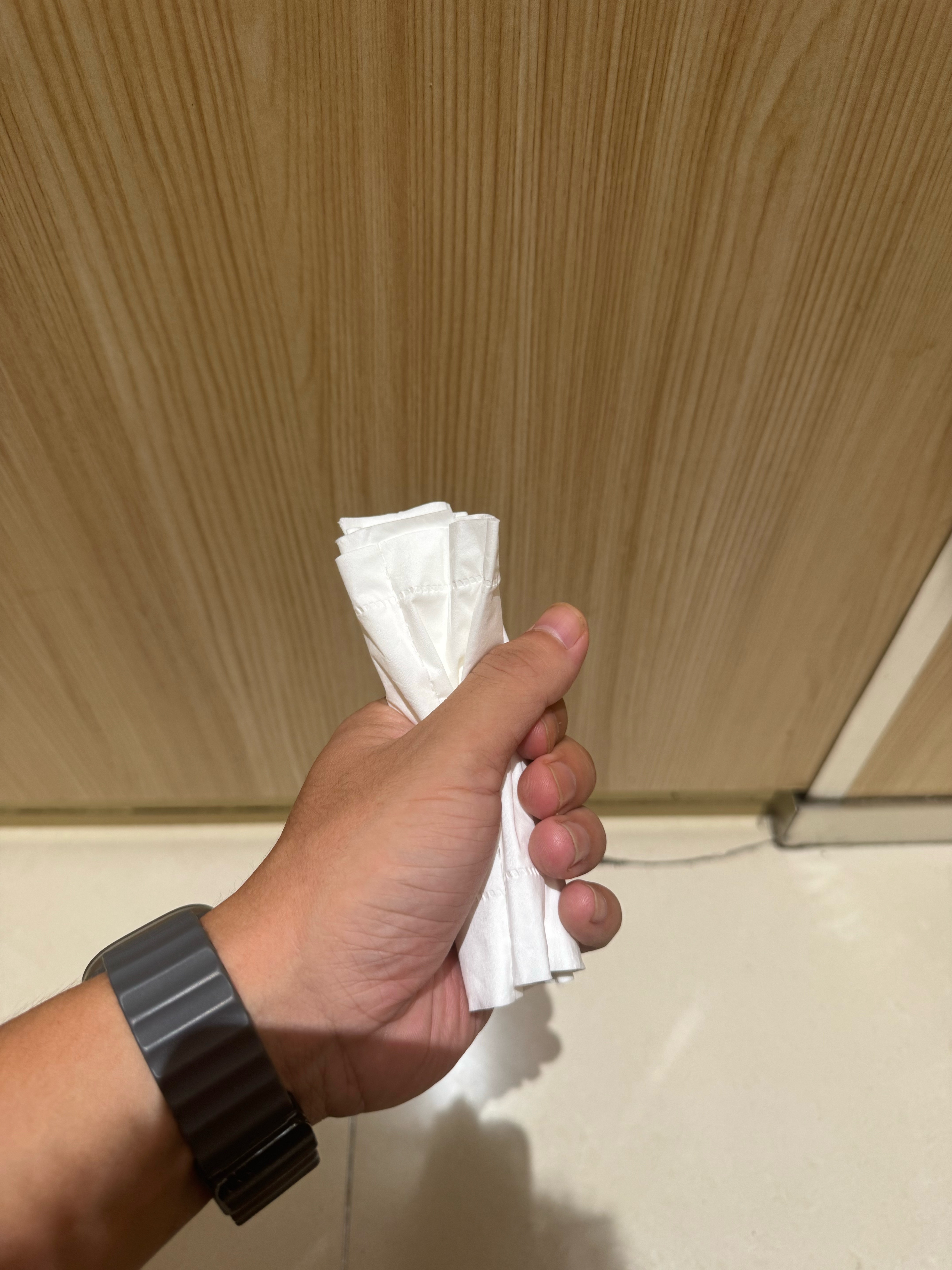 丸辣，怎么办？昨天练腿练大了今天还在非常虚弱的状态，今天在商场突发内急去卫生间，