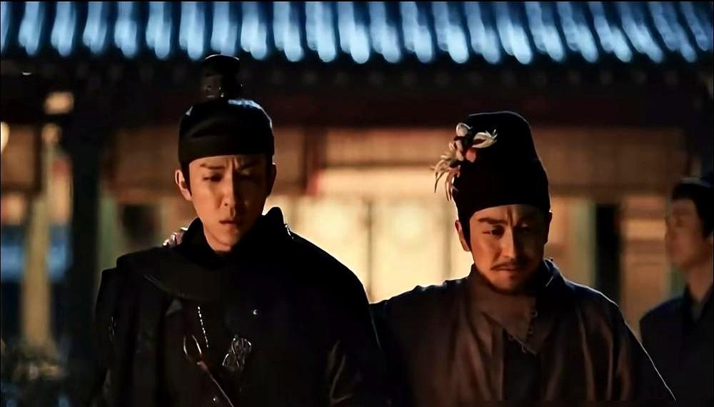 反倒是他身边那个叫谢五的，把戏给盘活了。

《逐玉》这剧热度是真高，直接破万，双