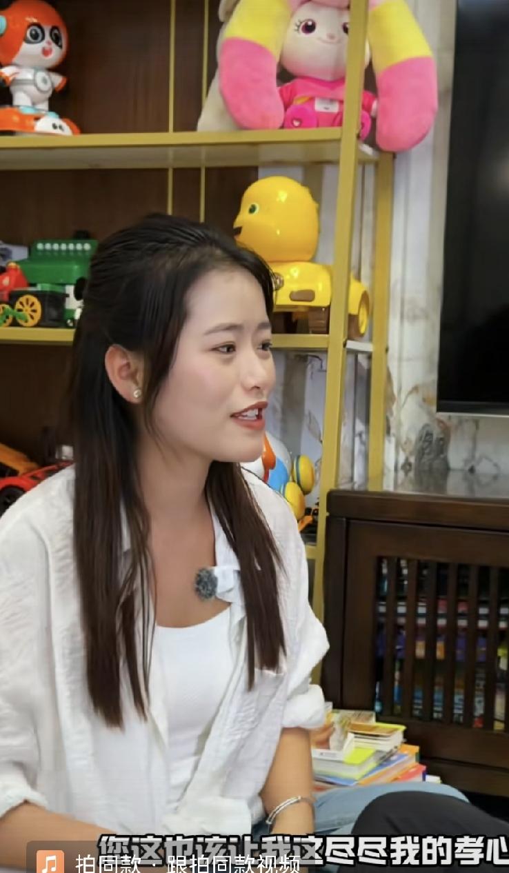 小五这个女孩子在麦小登的助力下活成了自己的光。穷人家的孩子早当家。自从遇到麦小登