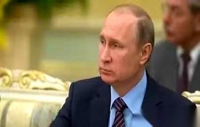 普京现在看咱们的眼神，估计是五味杂陈。
十年前，他把家里最牛的宝贝S400卖给我