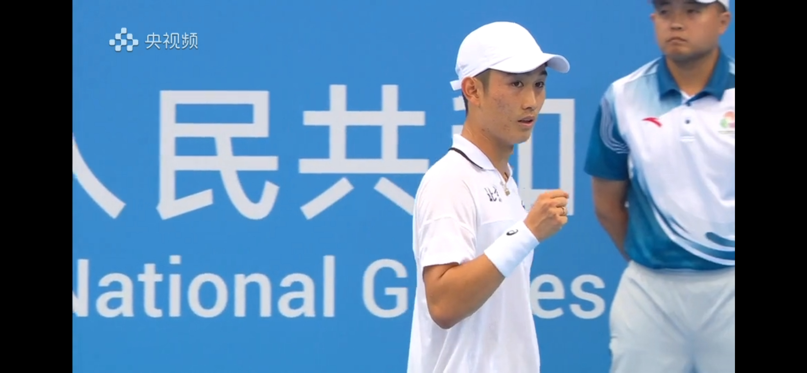 看全运会青年组男团的半决赛，北京队打广西队——商竣程vs周意。这是中国两位05后