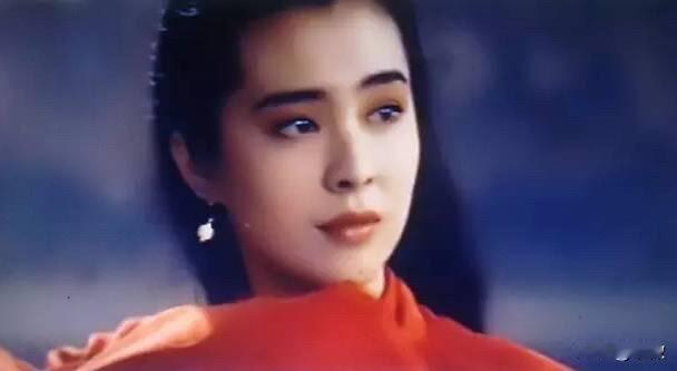 看到最近王祖贤接受李诞采访重新回归公众视野还是挺感慨的，一代女神，要颜值有颜值、