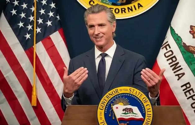 特朗普“不让”联邦政府重新开门是有原因的，一个加州州长纽森就已经让美国总统特朗普