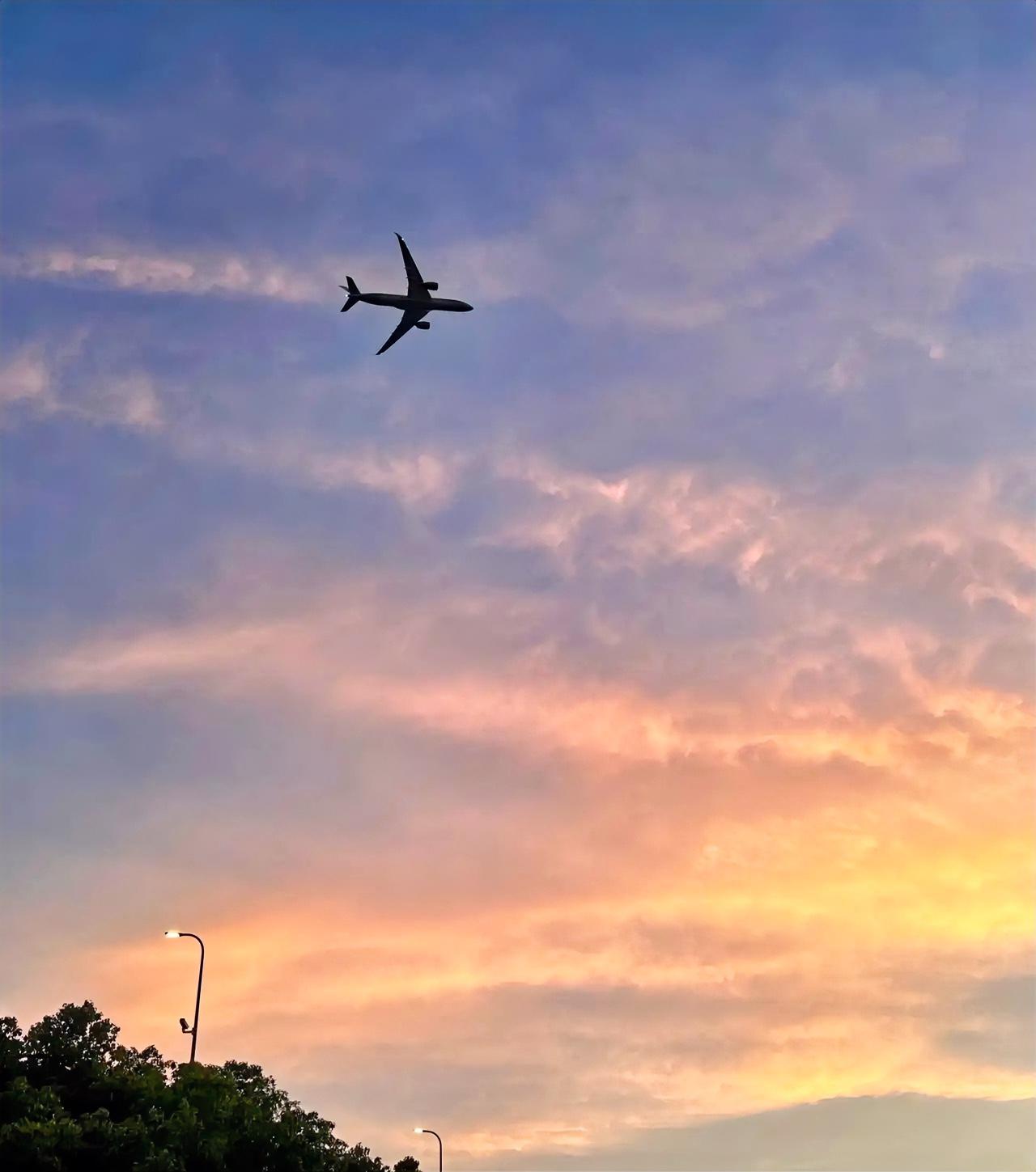 你到那个地步了：

1.不发朋友圈，也不看朋友圈，不互动，不点赞评论
2.不跟亲