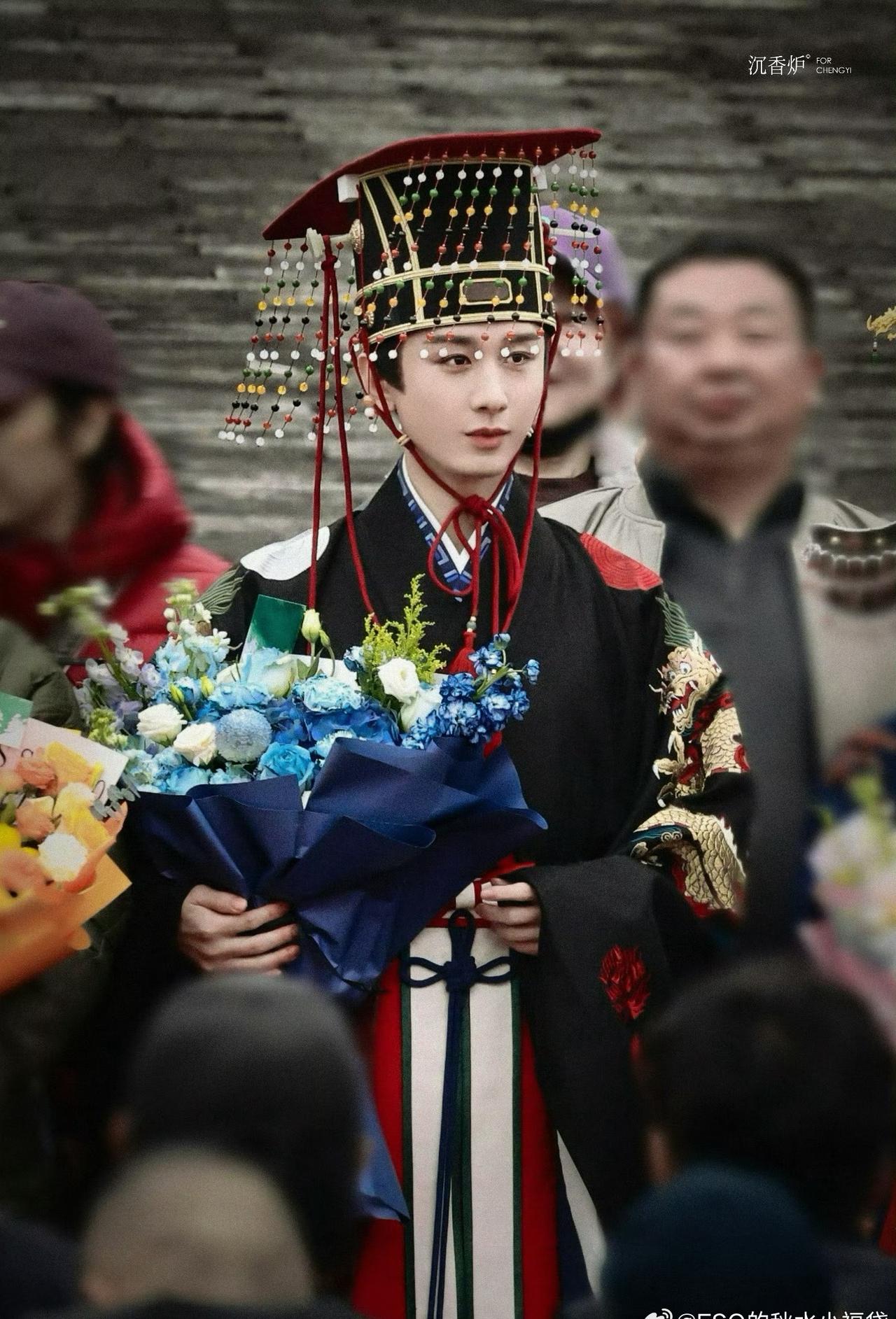 成毅[超话]成毅两京十五日cy成毅朱瞻基金陵城的钟声敲响杀机，北京的宫墙暗藏玄机