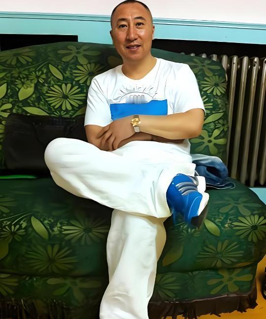 2016年，赵本山突然接到电话，爱徒张小光在高速路口意外身亡，竟然只是因为55块