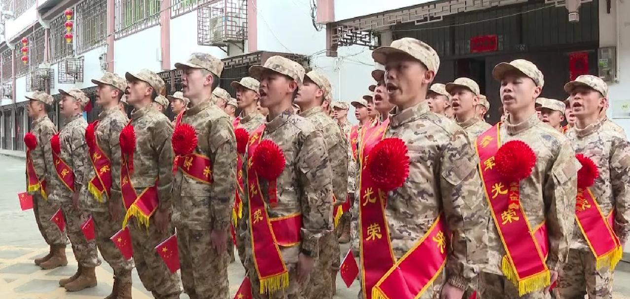 沉浸式铸魂育人，石首预定新兵迈好军旅第一步
很多青年怀揣从军梦，但对军营生活、军