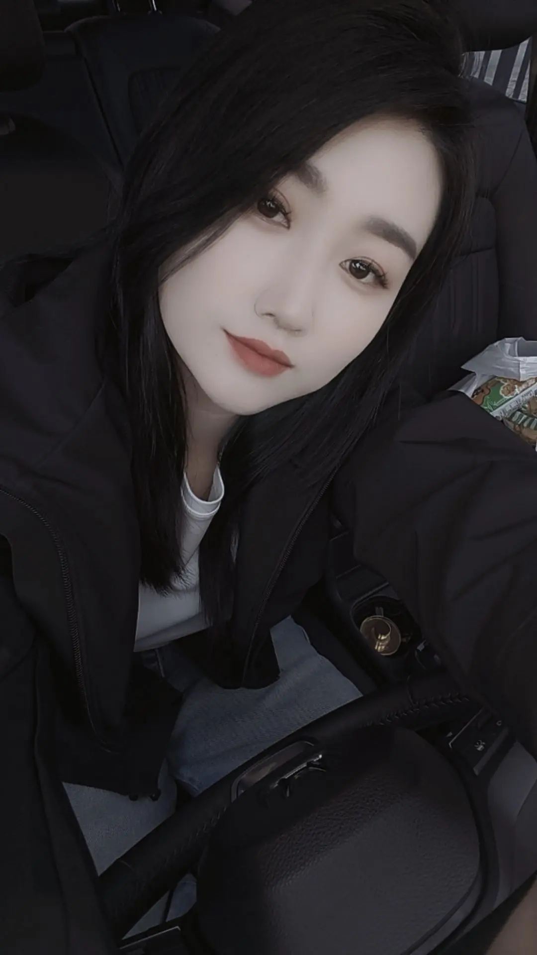 听到这首歌，我想起来了，我全都想起来了，我不是牛马。我是祖国的花朵，我...