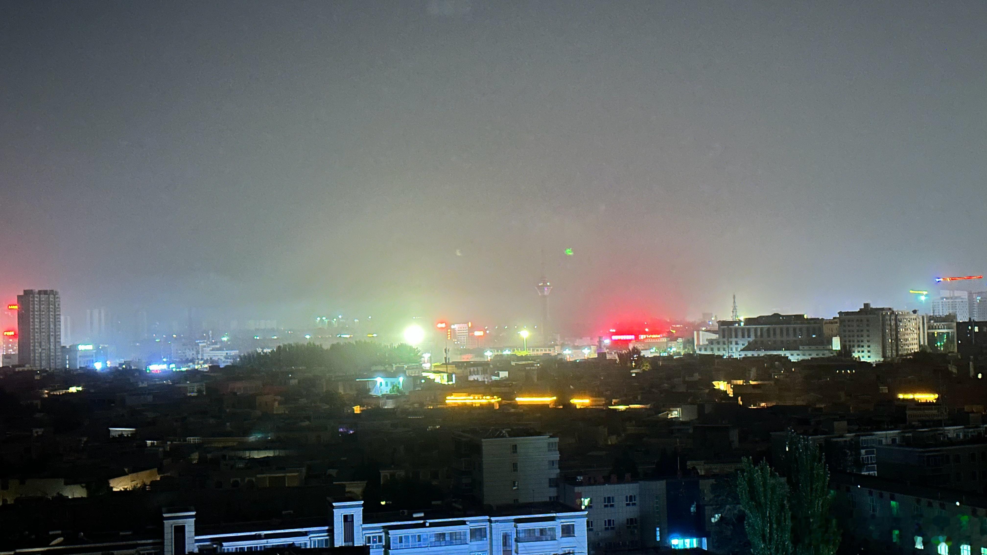6:16 星稀河影转，霜重月华孤。与火星第一猫一起早起看日出