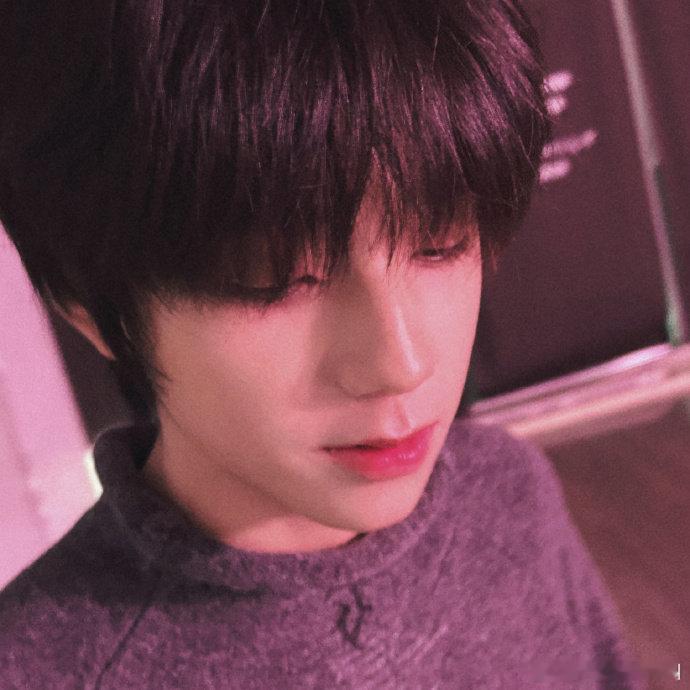 怎么现在看王橹杰越看心里越得劲儿 好帅眼神好深情的弟弟