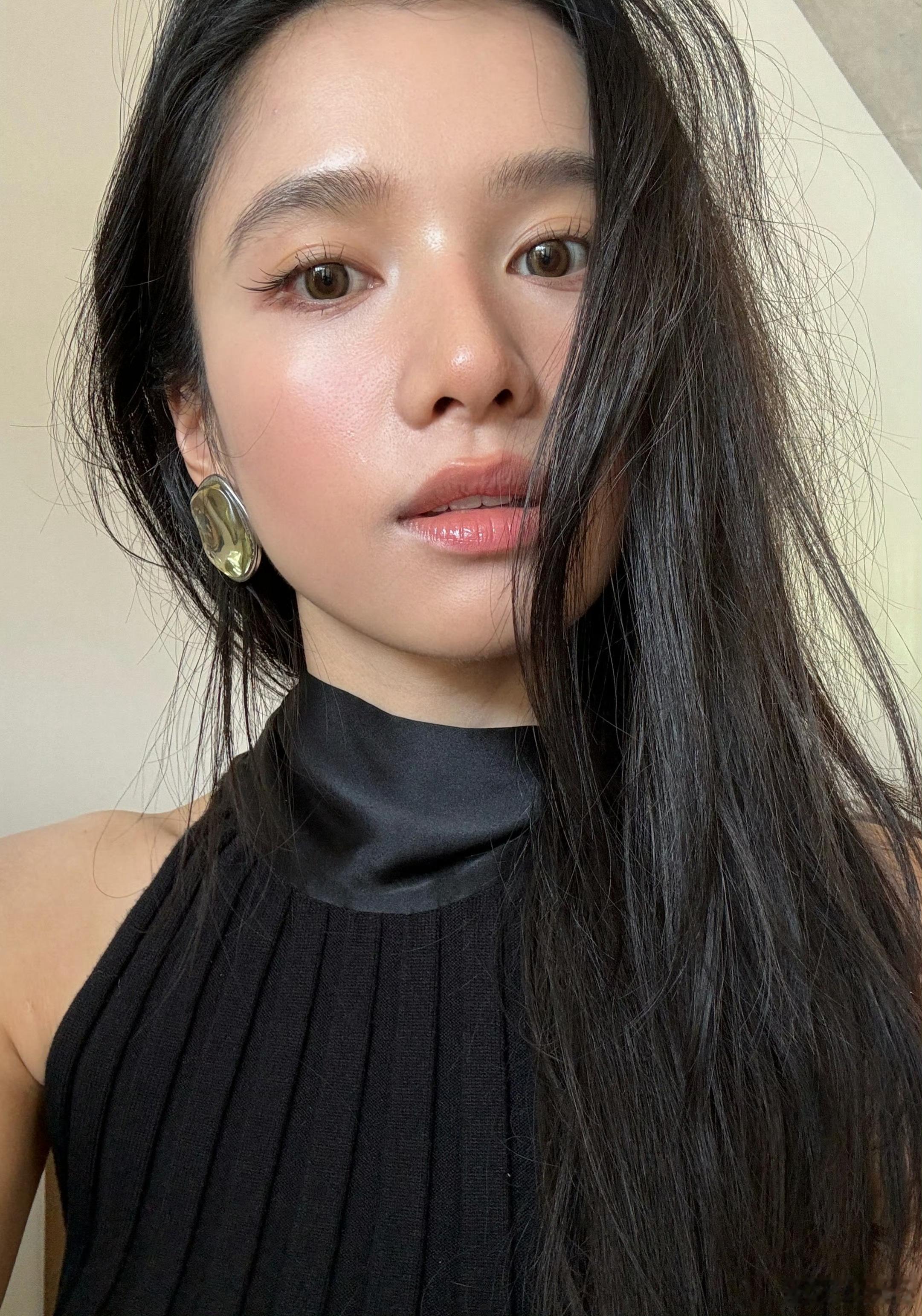 张婧仪❤️‍🔥✖️自拍真的好吸睛[送花花] ​​​