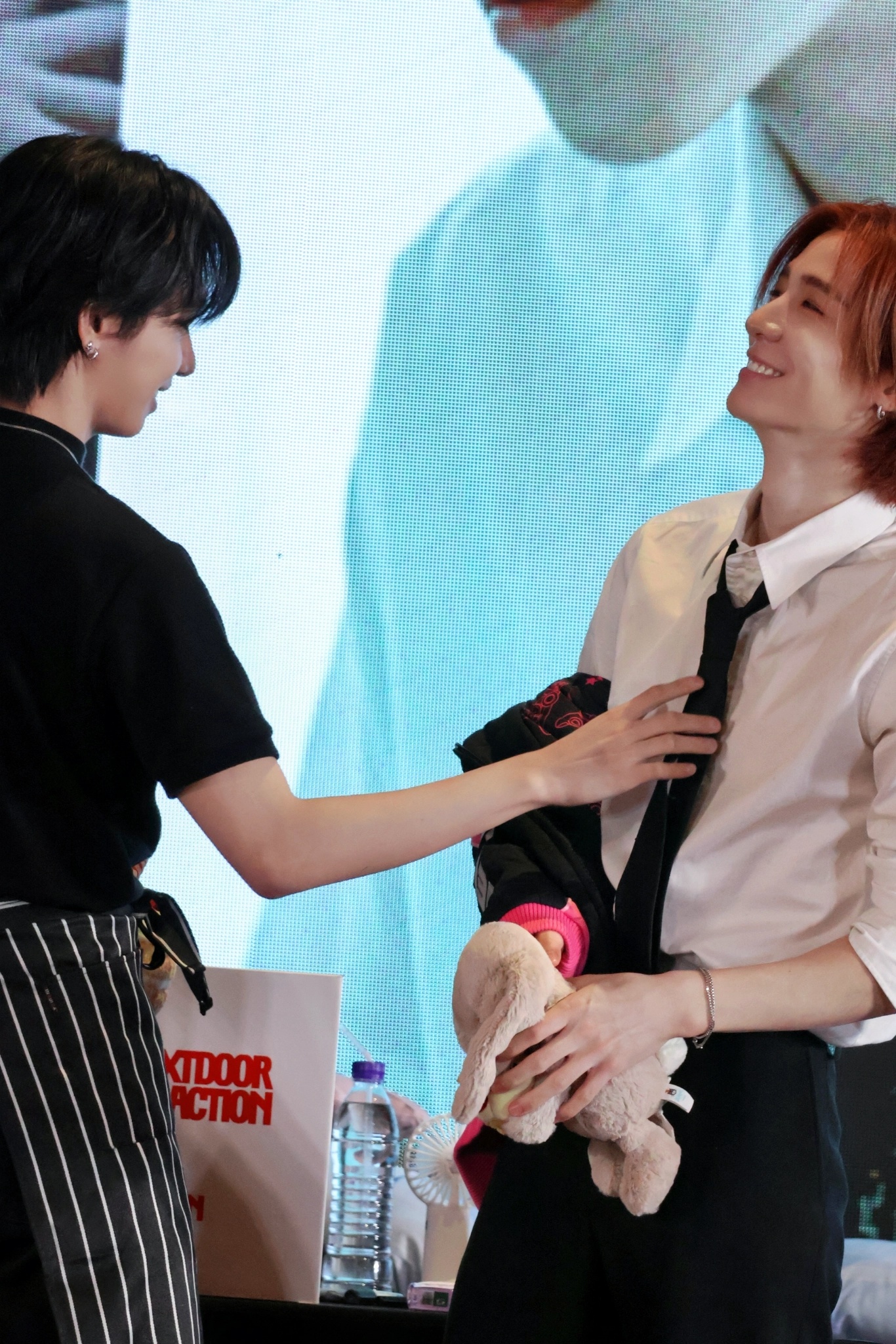 寒暄JL  🐶🐰在玩什么？𝐇𝐚𝐩𝐩𝐲 𝐀𝐩𝐫𝐢𝐥 𝐅?