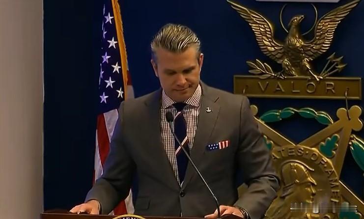 美国战争部长赫格塞斯:“在国情咨文期间，特朗普总统授予海军上校罗伊斯·威廉姆斯荣