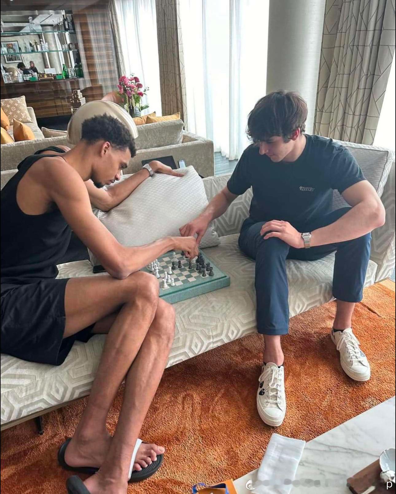 希望未来有一天Maxime Raynaud能和文班亚马在同一支球队打球，两人国青