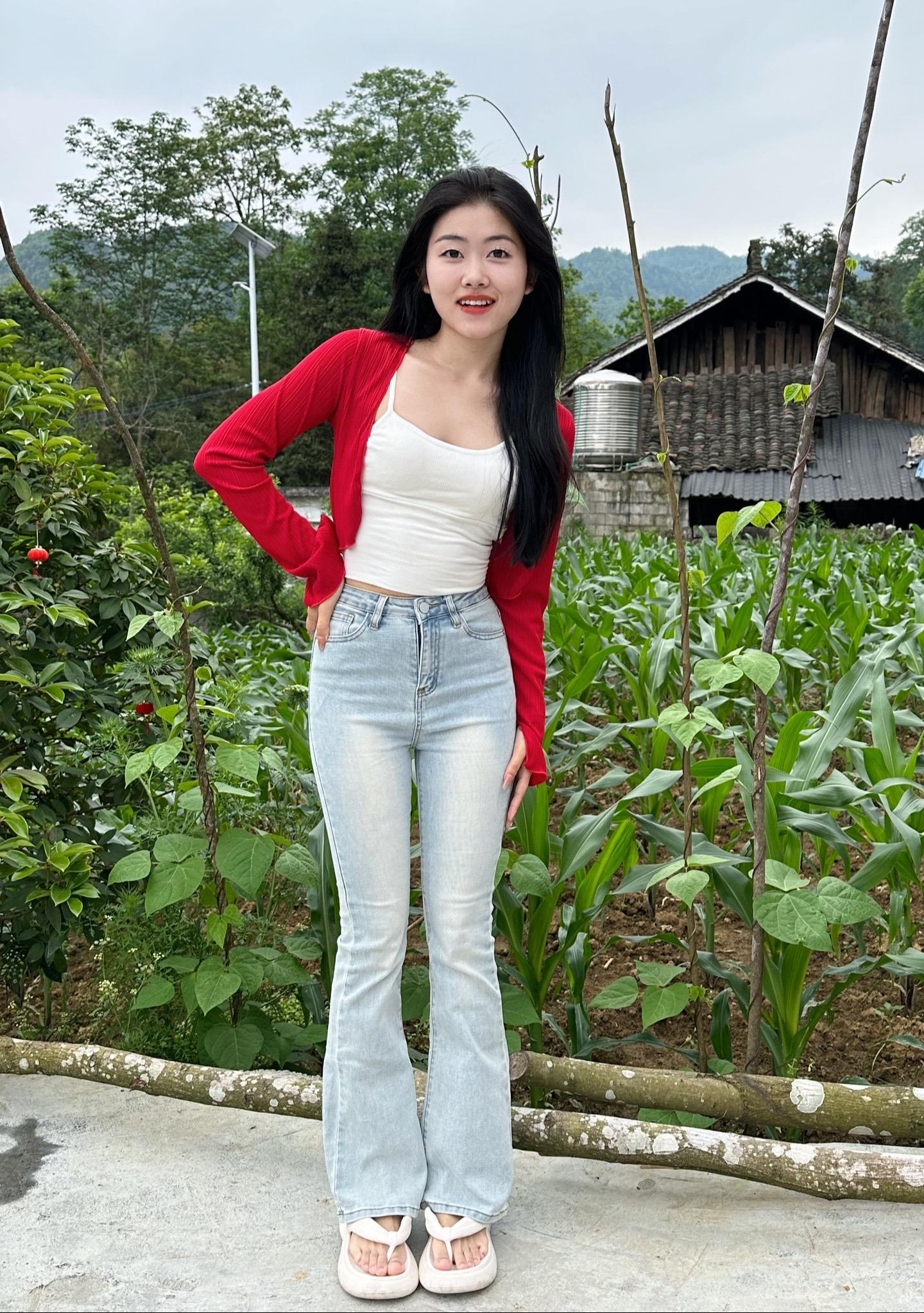 温馨提示：“这周日就是母亲节了，别再问你妈想要什么礼物了，其实她一直想要的是像我这样可爱的儿媳妇。”