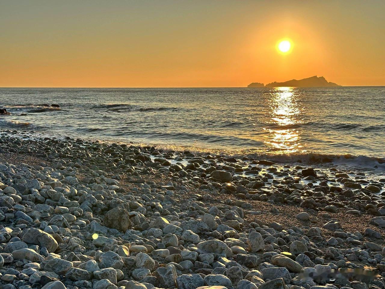 新官上任，下属不买账？中层“夹心层”的苦，谁懂？

最近有个朋友半夜给我发消息，