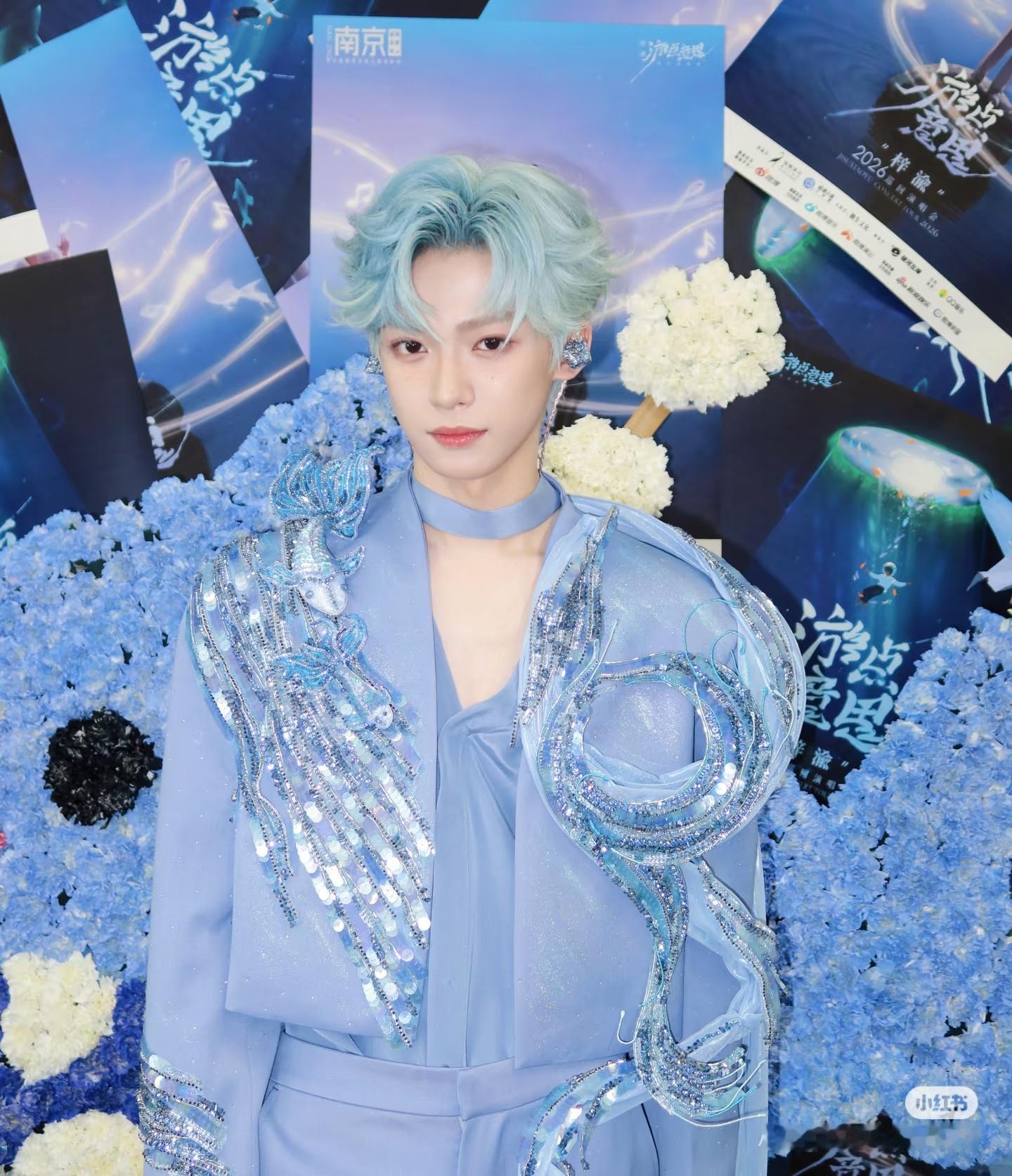 梓渝游点意思2026巡回演唱会 zy梓渝 "玫瑰之所以是玫瑰,是风与光的眷顾,更