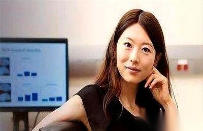 清华750分满分状元何碧玉，据说曾放话：“我宁愿在美国住下水道，捡垃圾，也绝不回