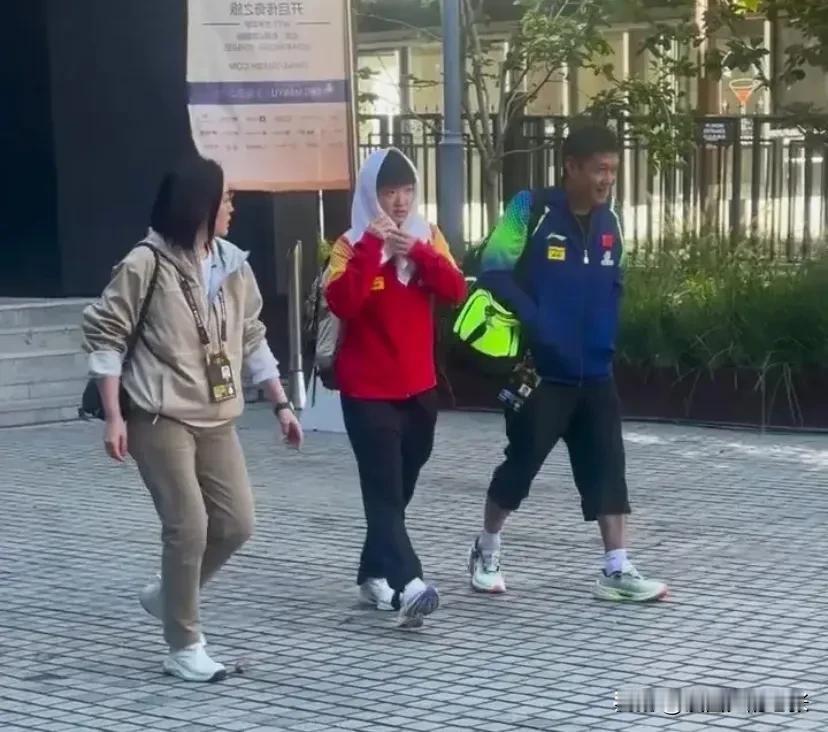 今天收到莎莎封面的时尚巴莎，总体质量还可以，如果纸质克数再高一些就好了，毕竟我们