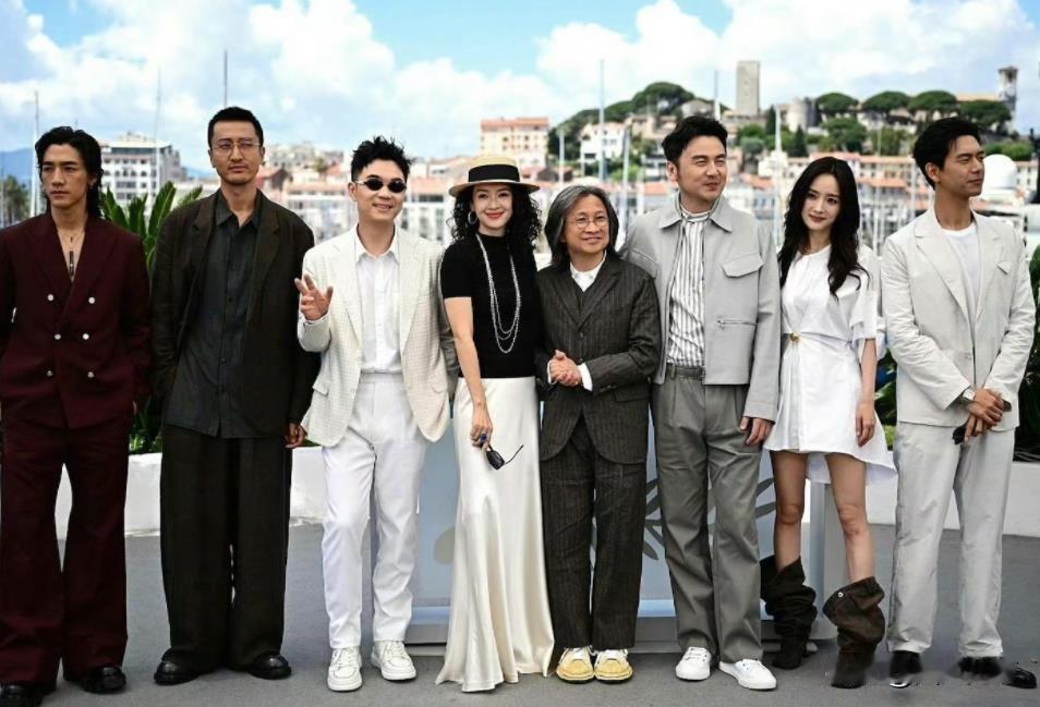 《酱园弄》好排面啊！官宣时带了赵丽颖、杨幂，戛纳红毯又让杨幂撑场面，评价口碑又将