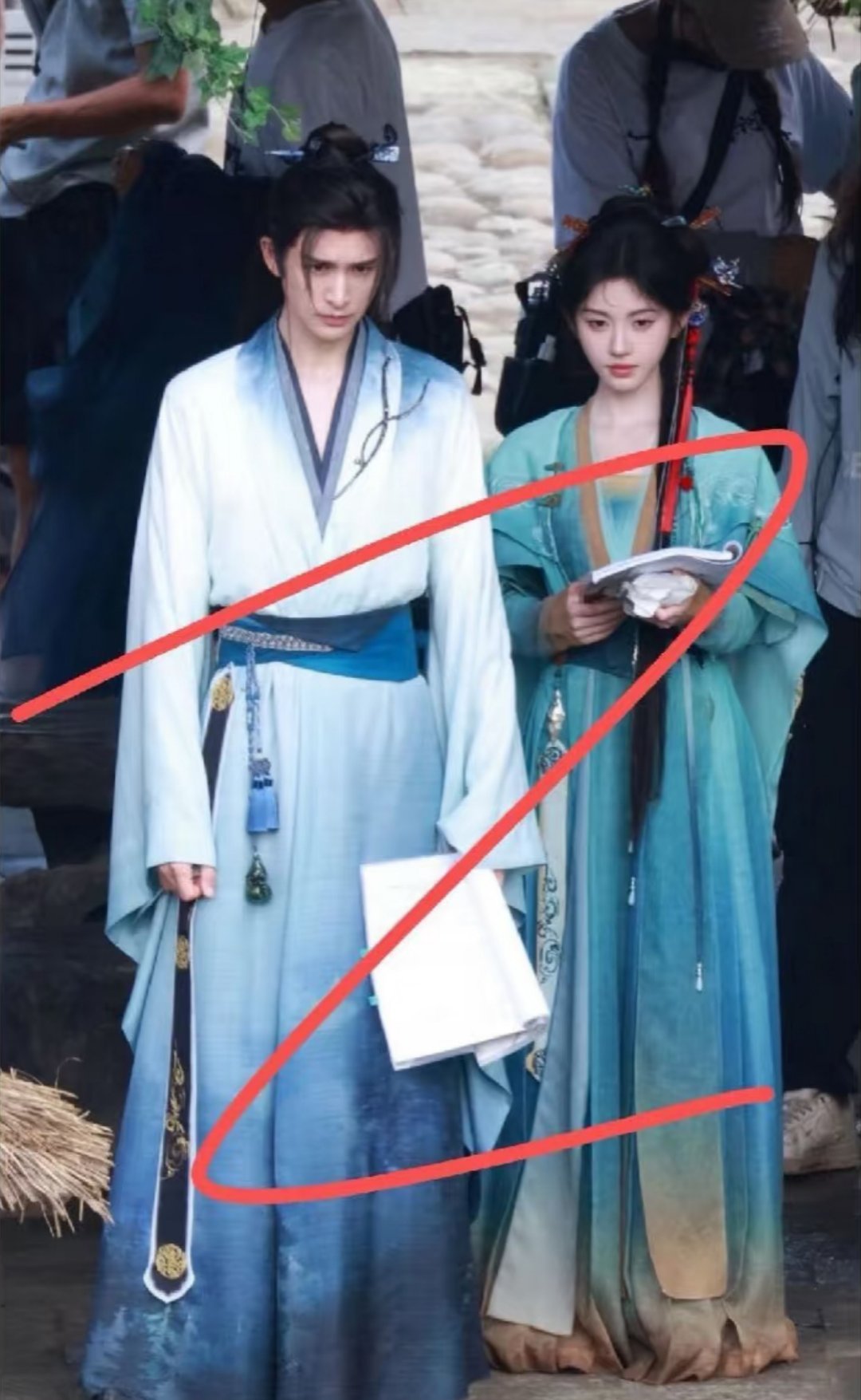 鞠婧祎、张云龙师徒同框路透🈶[期待]给这部剧的造型师加鸡腿！！鞠婧祎张云龙来战
