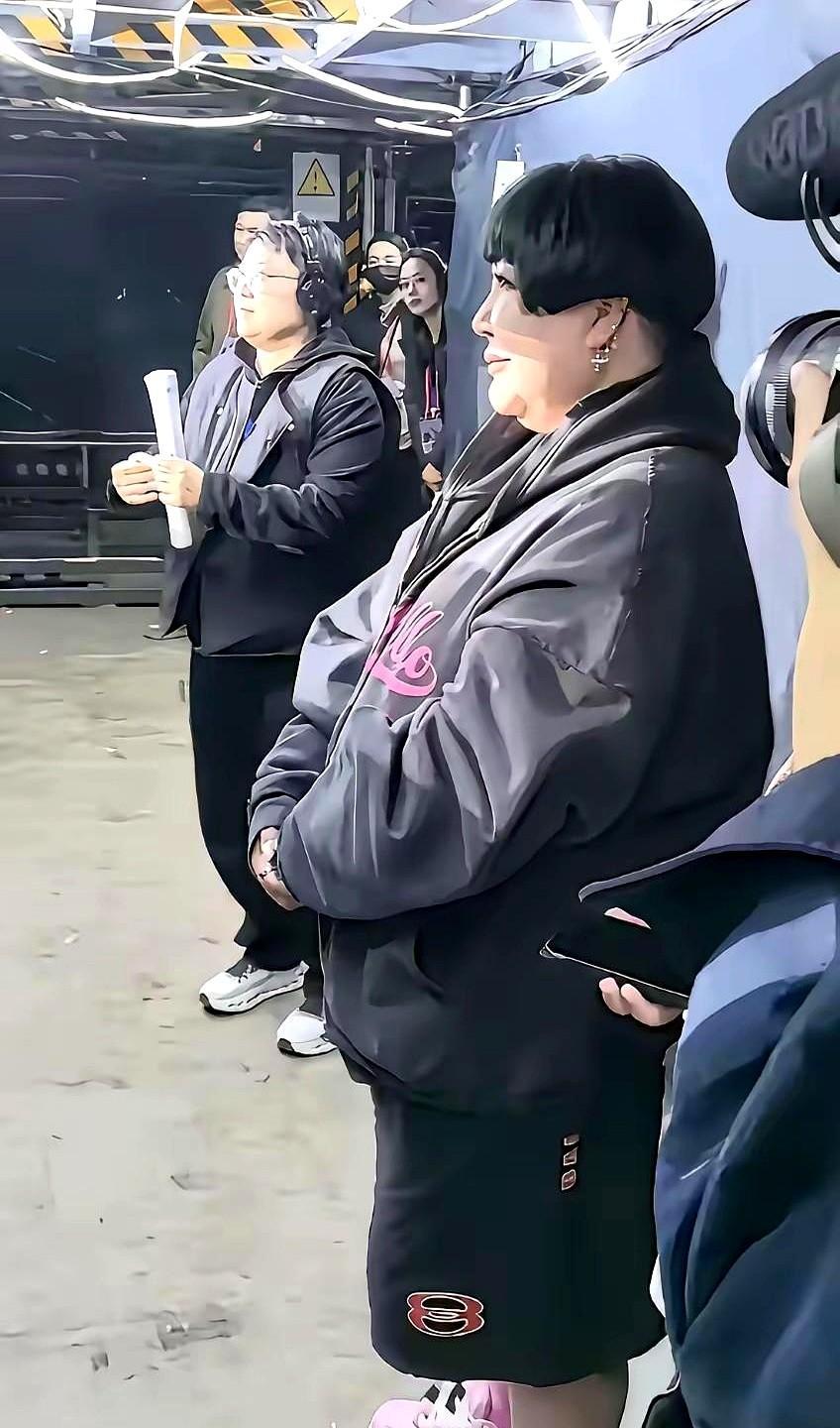 王惠这女人，真不是一般人家的继母。
放弃自己舞台，全心带孩子。
郭麒麟喊她妈，不