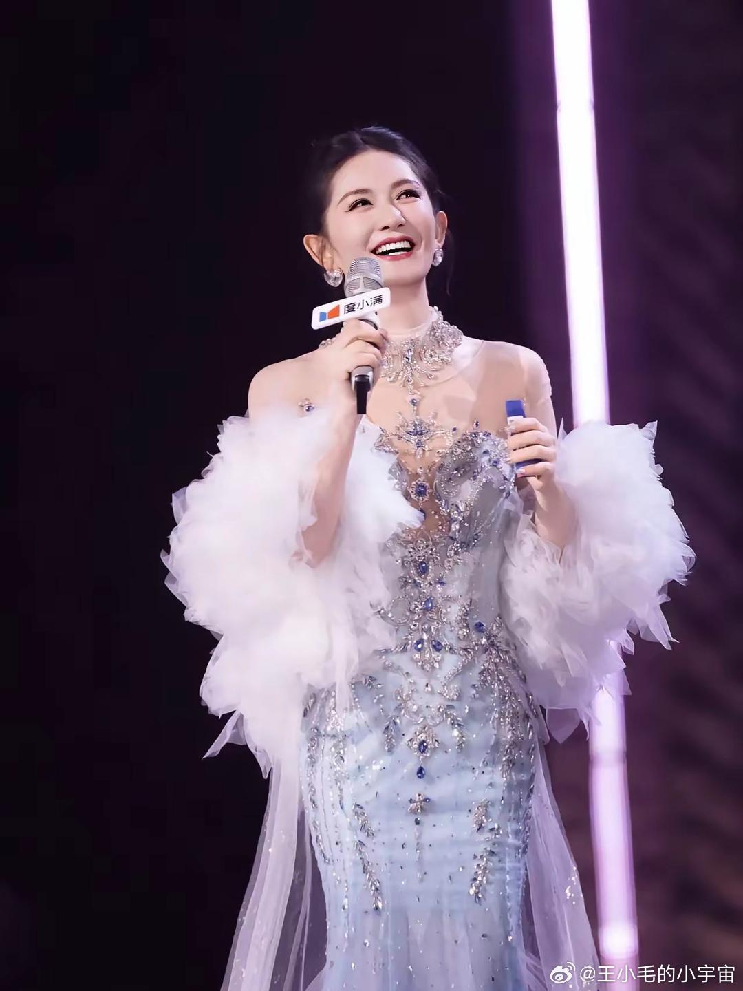 评论区全是抵制谢娜开演唱会的人，可现实里人家的演唱会却场场爆满。这其实和华晨宇有
