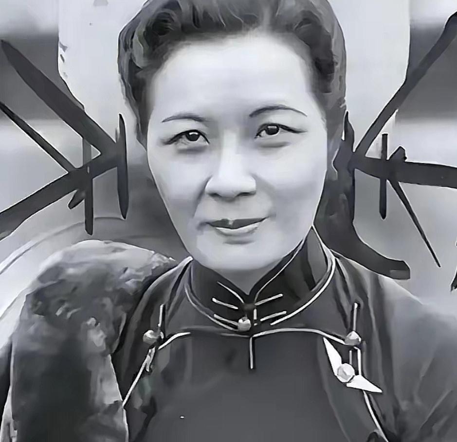 宋美龄106岁去世，贴身厨子回家后不久自尽，事后妻子含泪透露缘由：无路可走！宋美