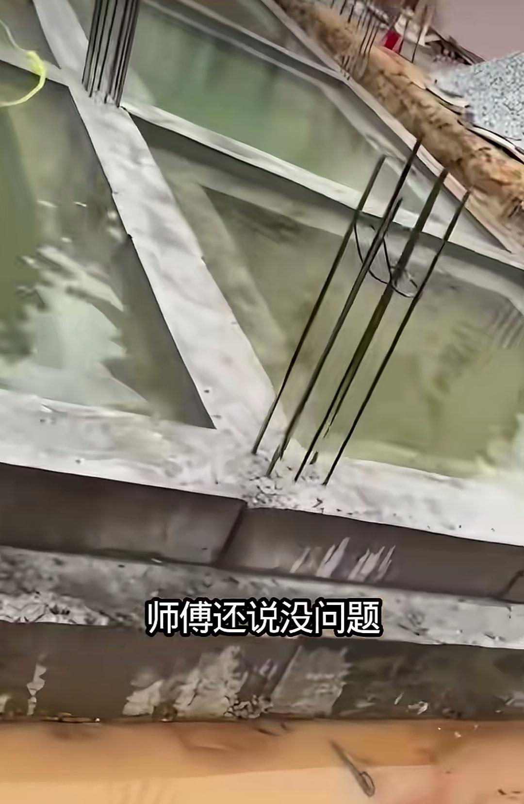 梁模刚拆除，师傅便往基坑蓄水，他这是要做什么？这样做有什么好处呢？
按常理，地梁