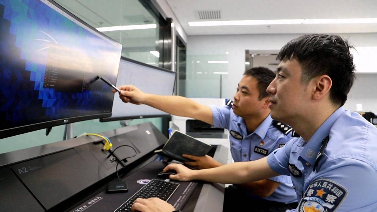 中央政法委7月31日下令再扫黑一年，治安已经这么好了为啥还要扫？因为黑恶势力换马