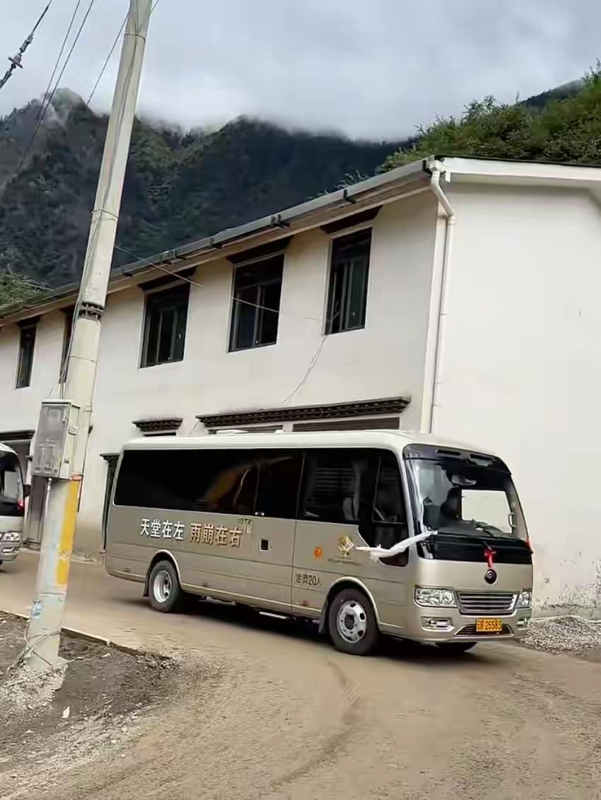 雨崩村接驳车开始试运行！天价接驳费，18公里收费167元！

“天堂在左，雨崩在