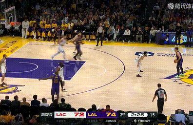 终于！东契奇顶着祖巴茨打进2+1 