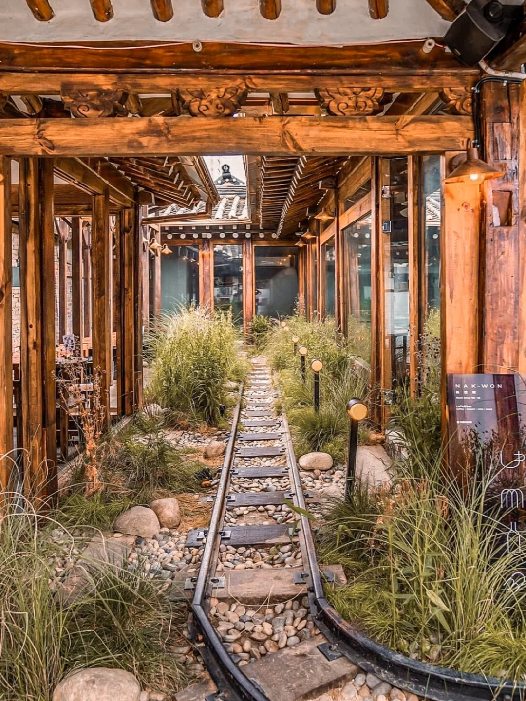 一家藏着火车道的咖啡厅🚏首尔益善洞探店