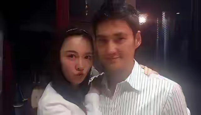 据说后来袁弘知道了自己是备胎，才逐渐远离孙骁骁，然后官宣了和张歆艺的恋情。 ​​