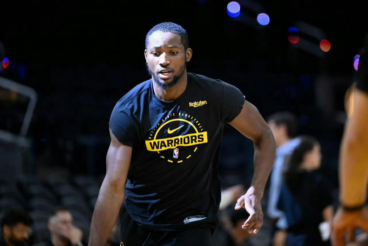 科尔谈及本场比赛库明加的出战表现：“库明加在回归轮换阵容的10分钟里表现不错，我