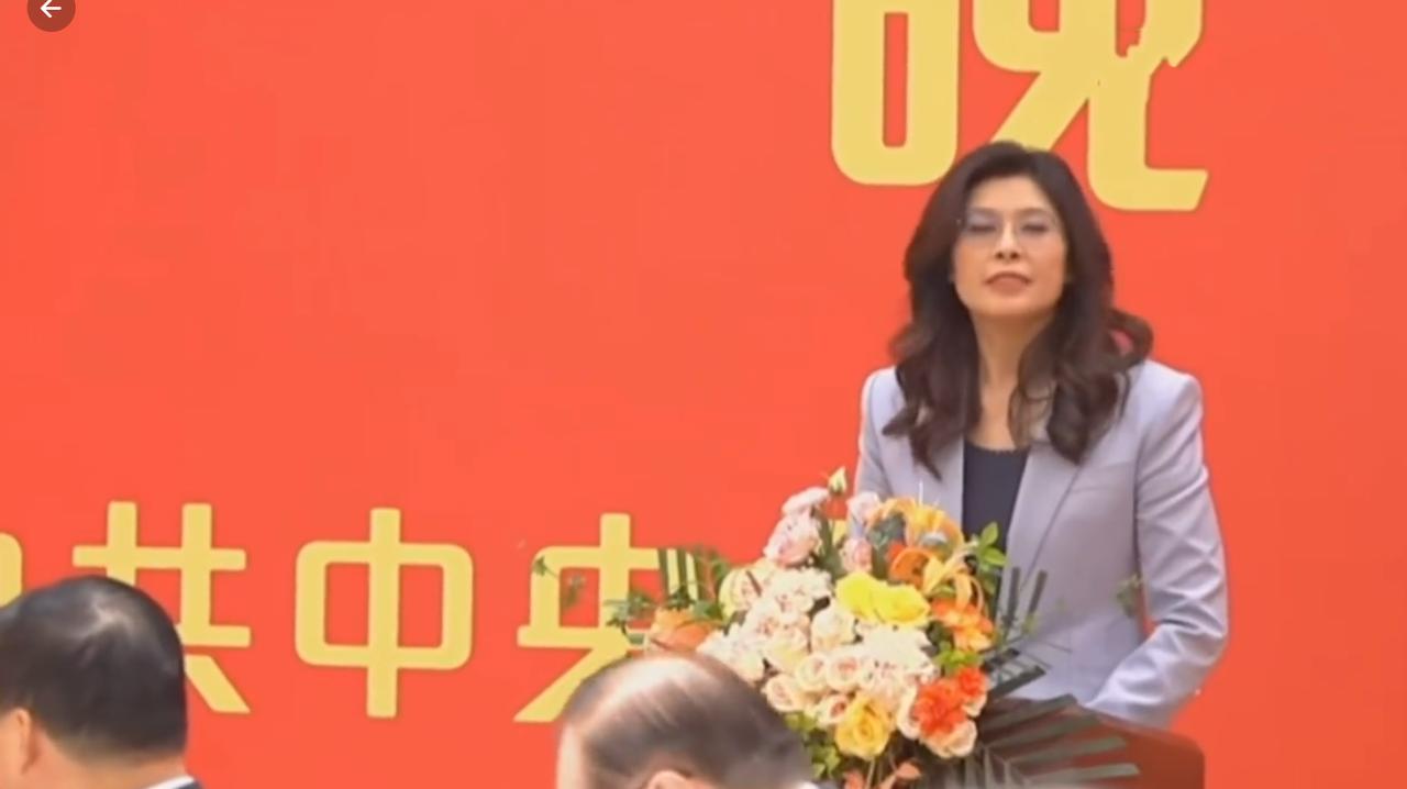 [灵光一闪]评一下：这个女人的口才是真的好，表面文章也做得好，为此受到了高规格接