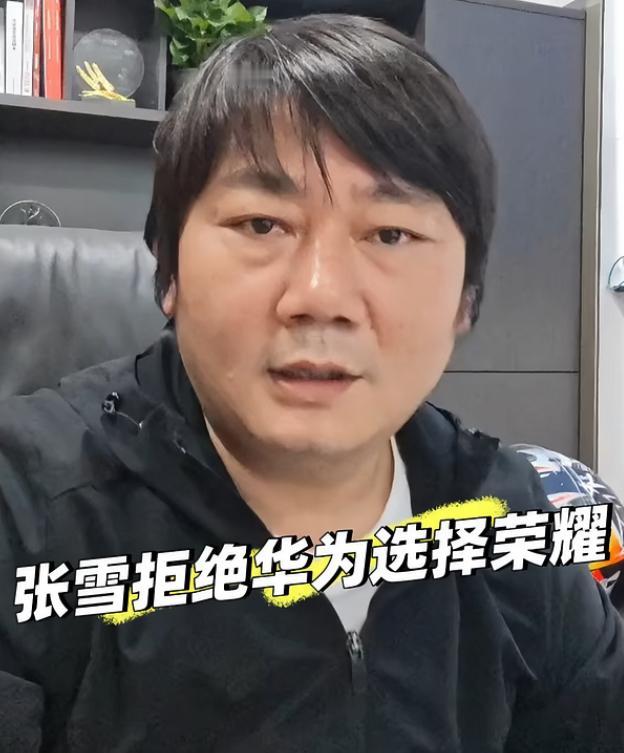 还记得那位拒绝劳斯莱斯、坚持用碎屏手机的张雪吗？全网都在心疼这位机车少年的务实。