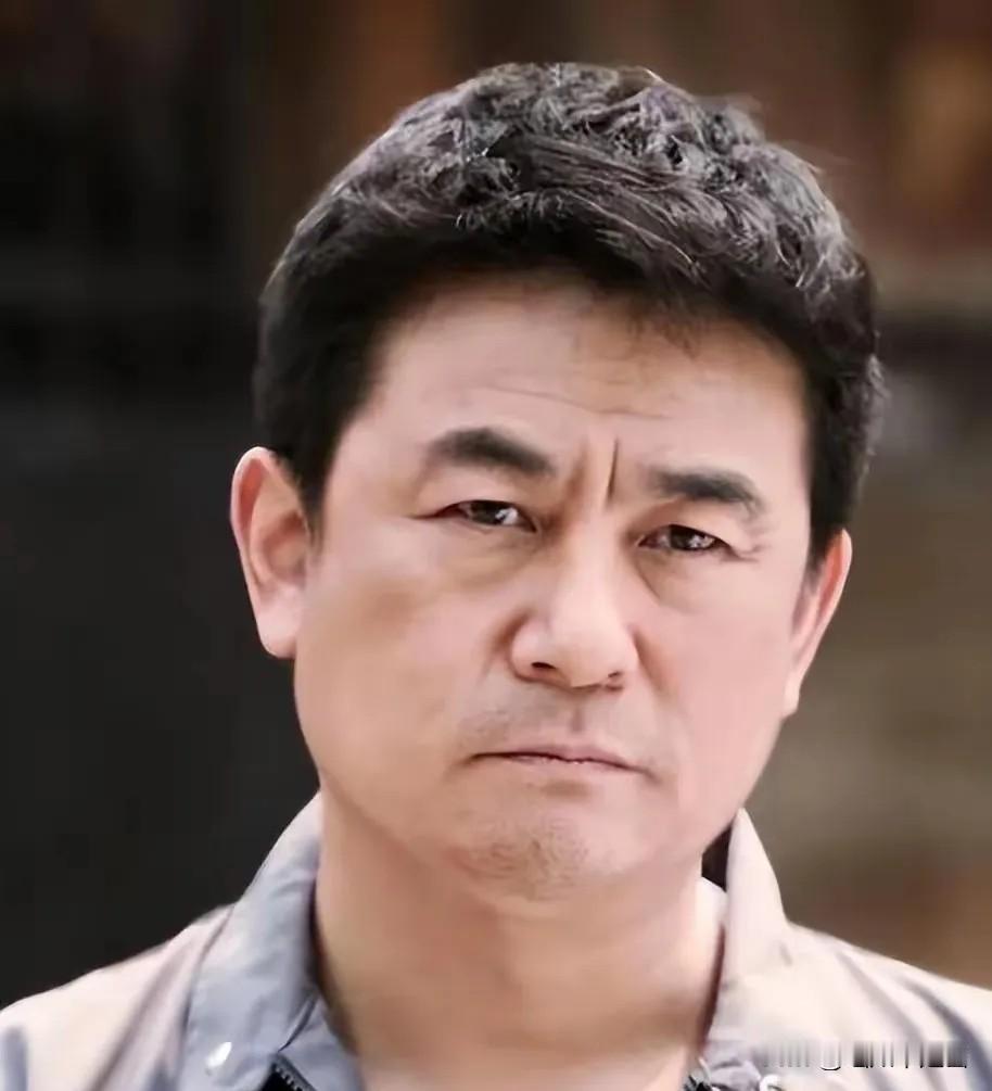 山东演员李洪涛36岁向妻子提离婚，原因不是出轨，是穷到觉得耽误了人家，妻子一句话