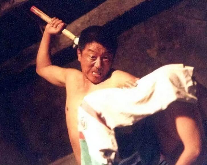 “我宁可重拍，也不会让他得逞！”2000年，导演陈国军筹拍《末路1997》，没想
