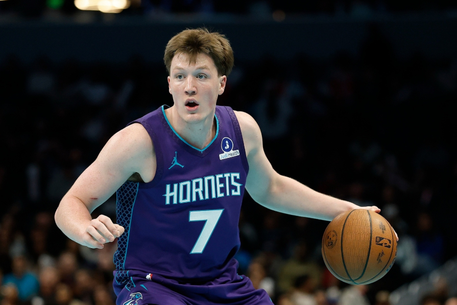 NBA常规赛，黄蜂126-129遭公牛逆转。黄蜂今年4号秀克尼佩尔本场比赛表现出