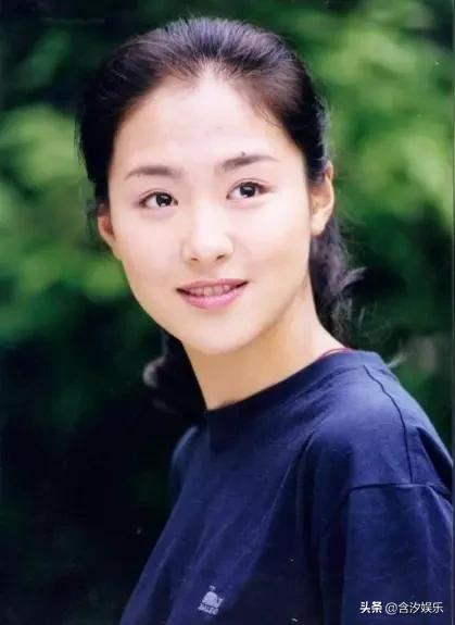 2010年，沈傲君怀孕6个多月时，外交官老公出差了，一天晚上有人敲门，她开门，是