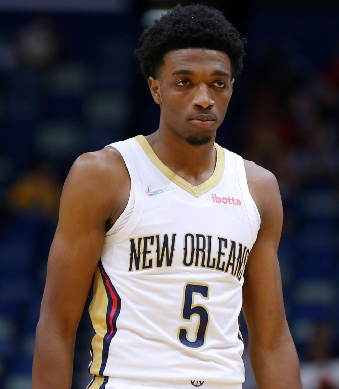 Chris Haynes：湖人已向鹈鹕询价赫伯·琼斯。勇士已向鹈鹕询价特雷·墨菲