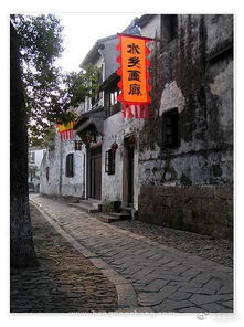 家中阳台面对着反弓路 　　城市街道弯直各异，如果从阳台望去，发现屋前的街道呈弯曲