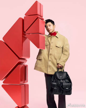 马龙Prada新表达 通过Prada的设计，马龙在赛场与时尚界之间架起了一座桥梁