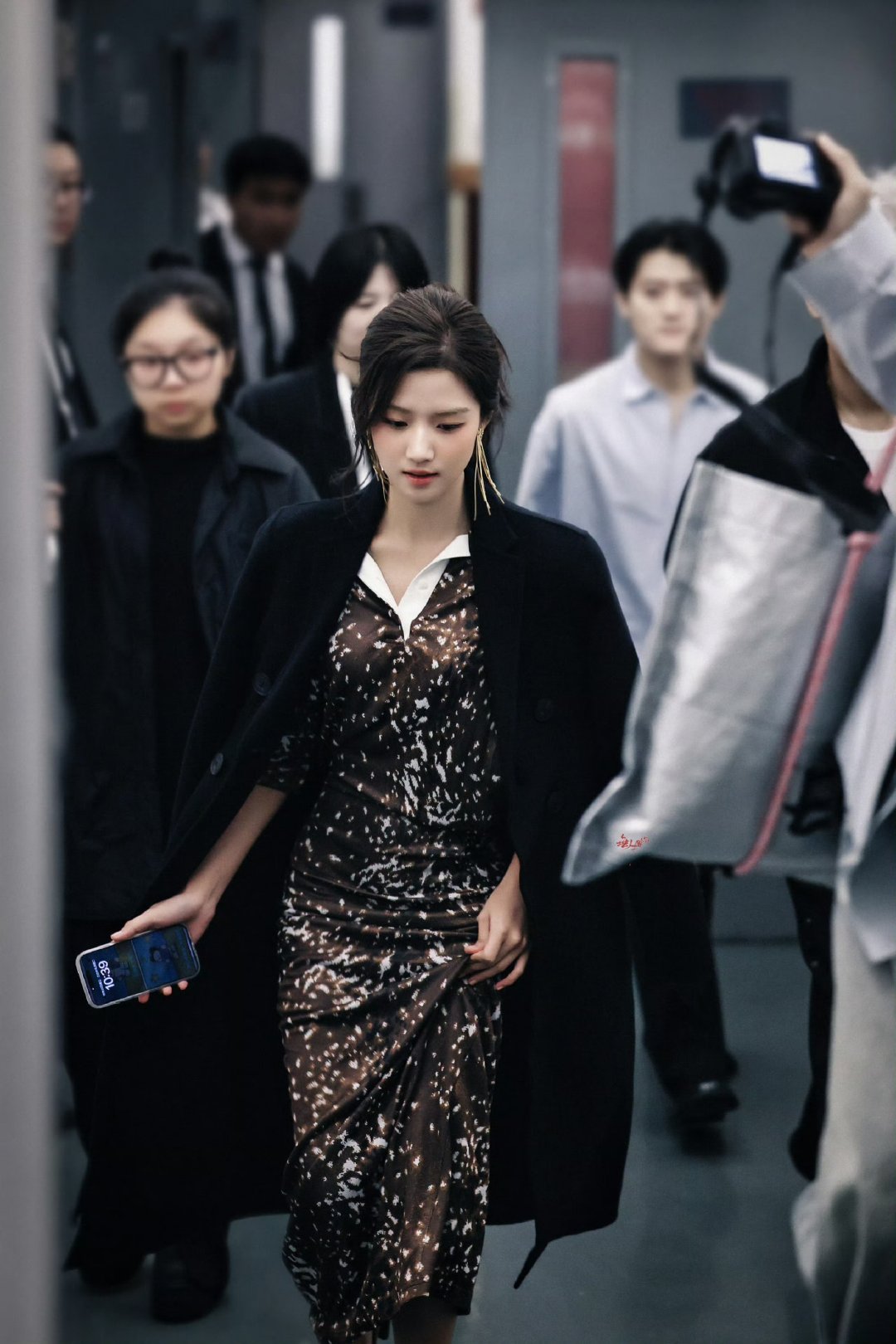 卢昱晓vogue盛典生图卢昱晓千金妆造身姿摇曳自带贵气，这就是小说里的豪门千金吧