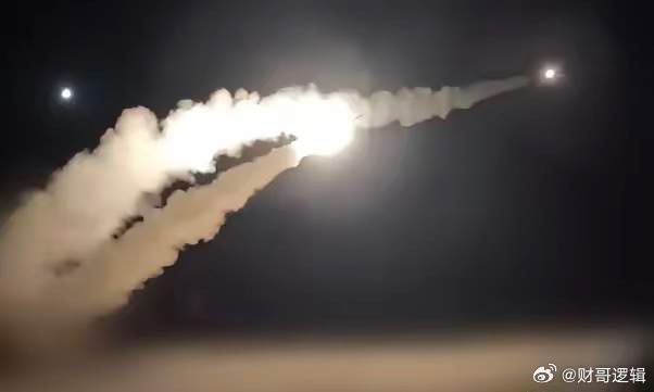 伊朗发射带1吨重弹头导弹打以色列 这导弹太吓人了，一吨重的铁疙瘩，从天上砸下来，