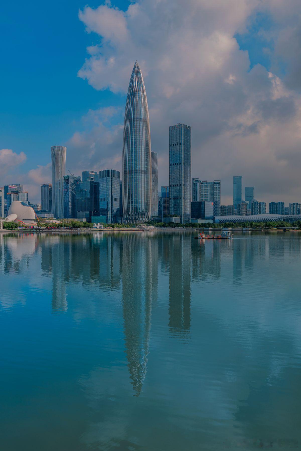 最近在帮几家早期项目做股权架构梳理时，发现了一个共性问题：很多创始人把《公司章程