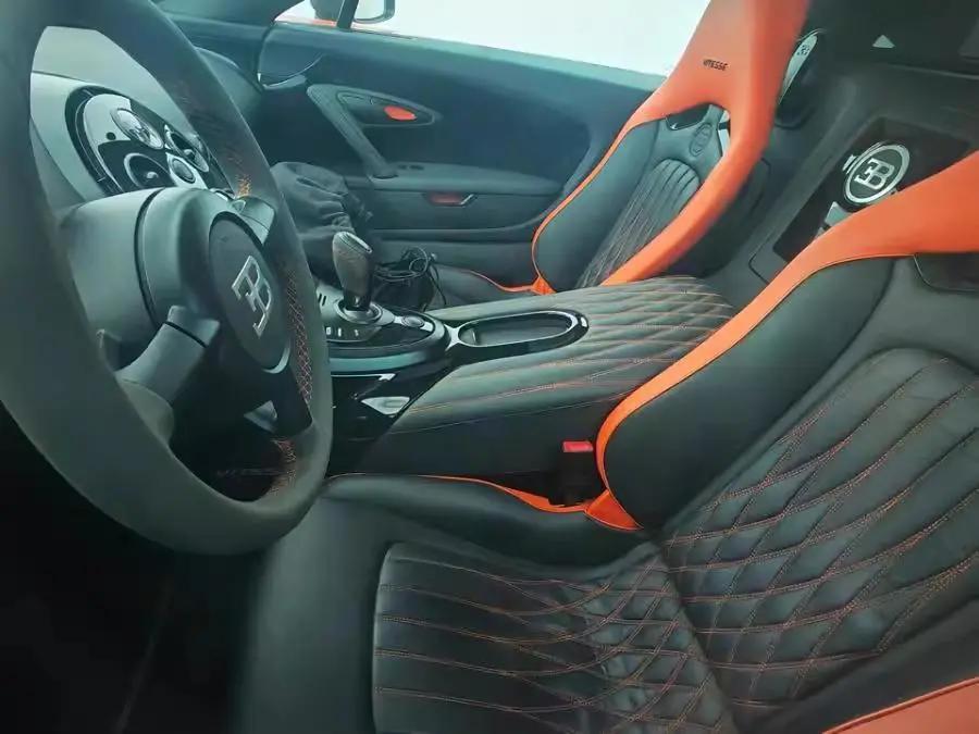 1305万拍下一台布加迪，却不能上牌、不能上路，提车只能靠拖车拖走，甚至还要抹掉